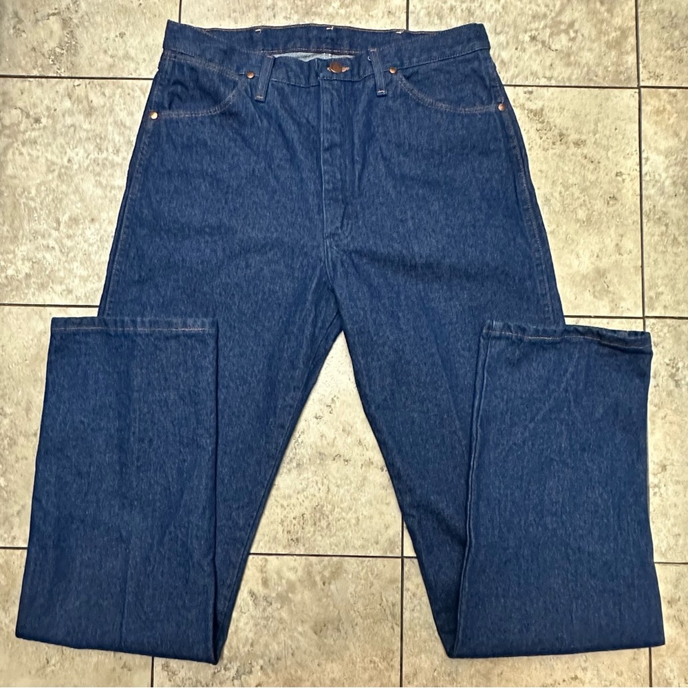 Wrangler 13MWZPW Size 34x36 NWOT Pre Wash Cowboy Cut